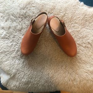 Bryr Suzie closed toe mid heel clogs in Whiskey leather.